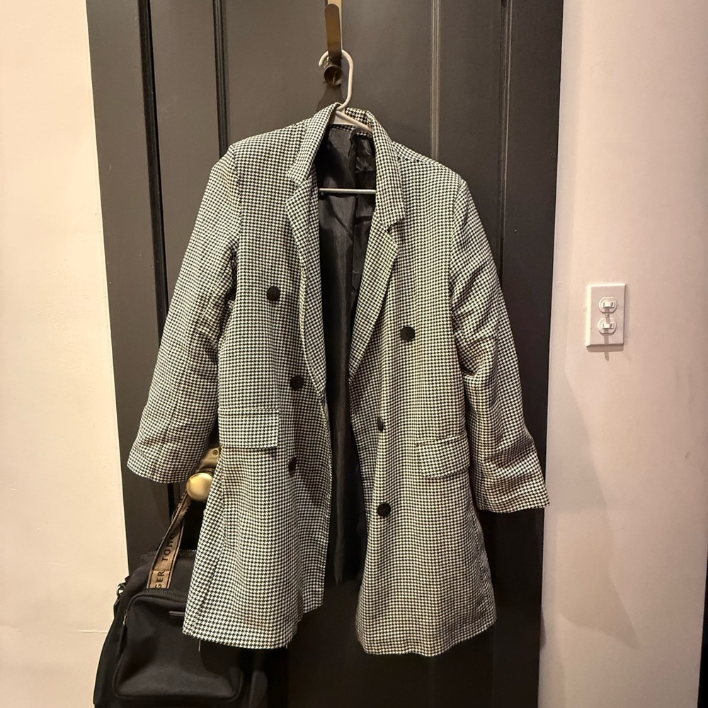 Stylish Black and White Houndstooth Blazer